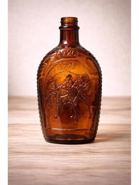 Log Cabin 1970s Amber Glass Bicentennial Syrup Bottle Spirit Of ’76, 3.5x8.25”